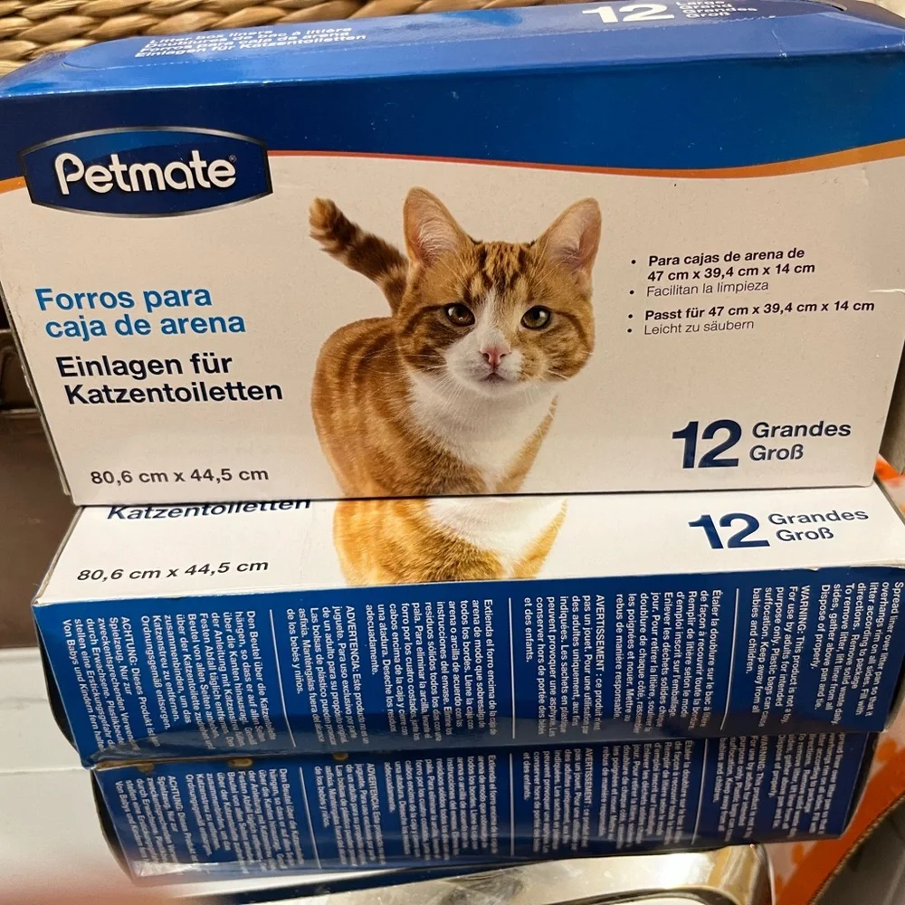 3 new boxes of large cat pan litter liners.